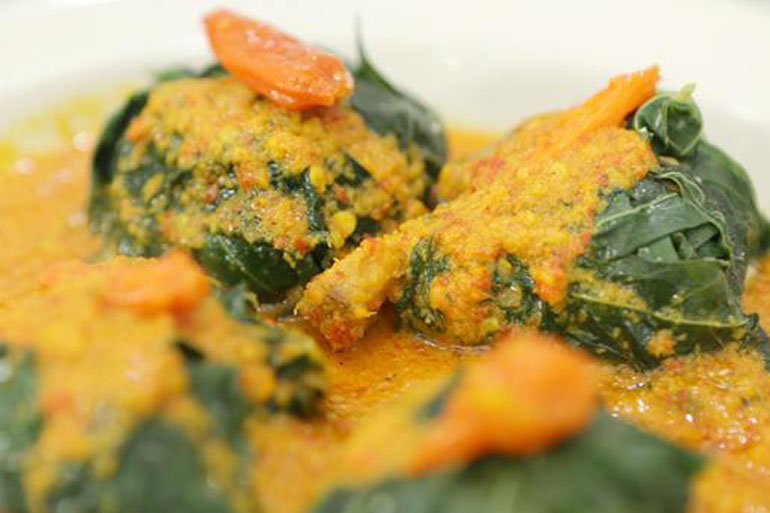 jenis-jenis daun pembungkus makanan dan berbagai manfaatnya